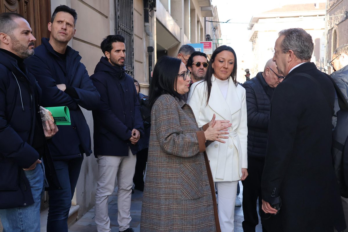 Esta mañana han visitado Yecla la consejera de Cultura, Carmen Conesa, y el obispo Lorca Planes, junto a técnicos de Patrimonio y del Obispado, para inspeccionar los daños del viento en la cúpula de la Basílica.

La prioridad es asegurar y actuar para recuperar la cúpula.