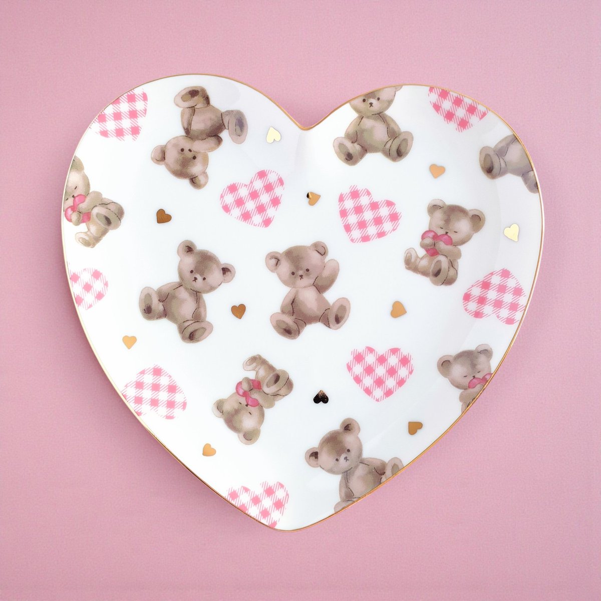 ハートのくまプレート
Creema限定で販売開始しました🧸♡
creema.jp/c/romy-porcela… <a href="/Creema_jp/">Creema(クリーマ）</a>