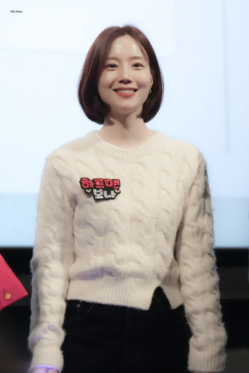 260117 영화 하트맨 무대인사

문채원한테 '나 안아' 포즈 부탁하면 생기는 일
ㄴ귀엽다.

#문채원 #MoonChaewon