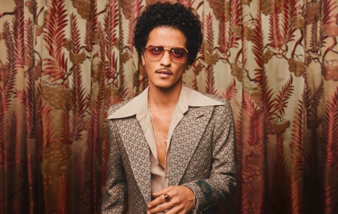 sweetalkermf's tweet photo. Top artists with the most songs over 3 BILLION streams of Spotify:

1. Bruno Mars [5]
2. Ed Sheeran [4]
3. The Weeknd, Post Malone, Coldplay [3]
4. Drake, Justin Bieber, Billie Eilish, Lady Gaga [2] https://t.co/jS84joLvpk
