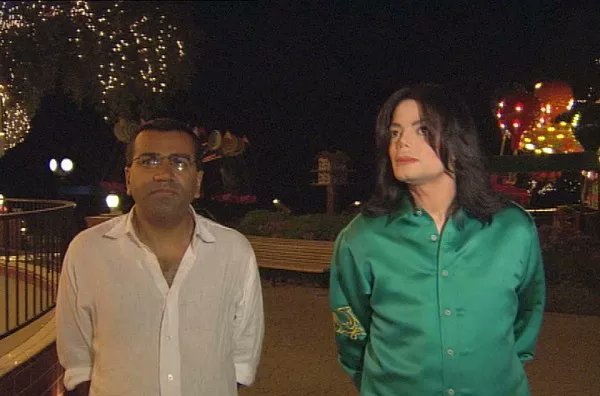 Após exibição, Michael Jackson divulgou nota condenando a edição do documentário Living With Michael Jackson, apresentado por Martin Bashir.

Living with Michael Jackson foi um documentário televisivo de cerca de 90 minutos produzido pelo jornalista britânico Martin Bashir e