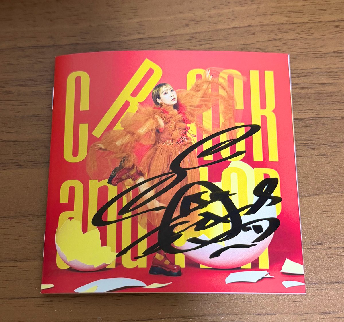 CRACK and FLAPの店頭抽選会でB賞の直筆サイン入りジャケットが当たり