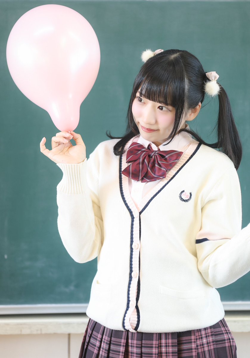 デビューまであと2️⃣9️⃣日。 今日は風船を持って楽しそうなもえ