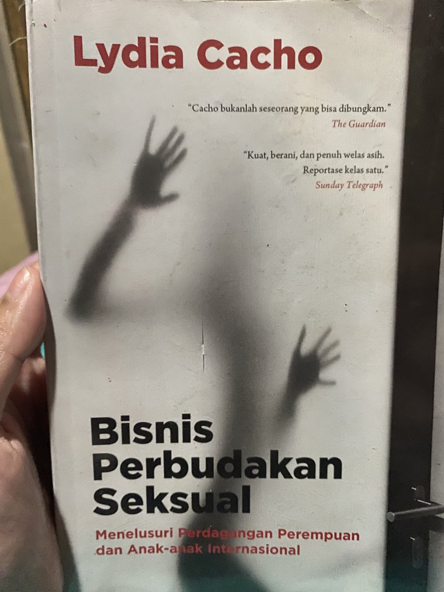 Masih dalam rangka 1 bulan 1 buku non fiksi (bulan kemarin terlewat), bulan ini memutuskan baca buku pinjeman dari <a href="/charonirenehere/">charon ☆~</a> 

Dan ya bahasannya pun sama banget kayak yg lagi ramai akhir-akhir ini.
