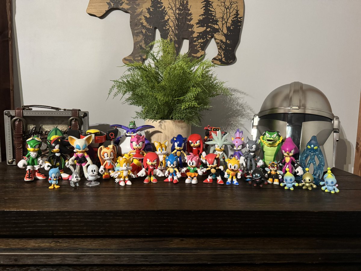 DorksAssemble's tweet photo. @sonic_hedgehog Here is some of mine!! May I introduce my Avatar, Slash the Wolf. https://t.co/TX1JBAm1Pr