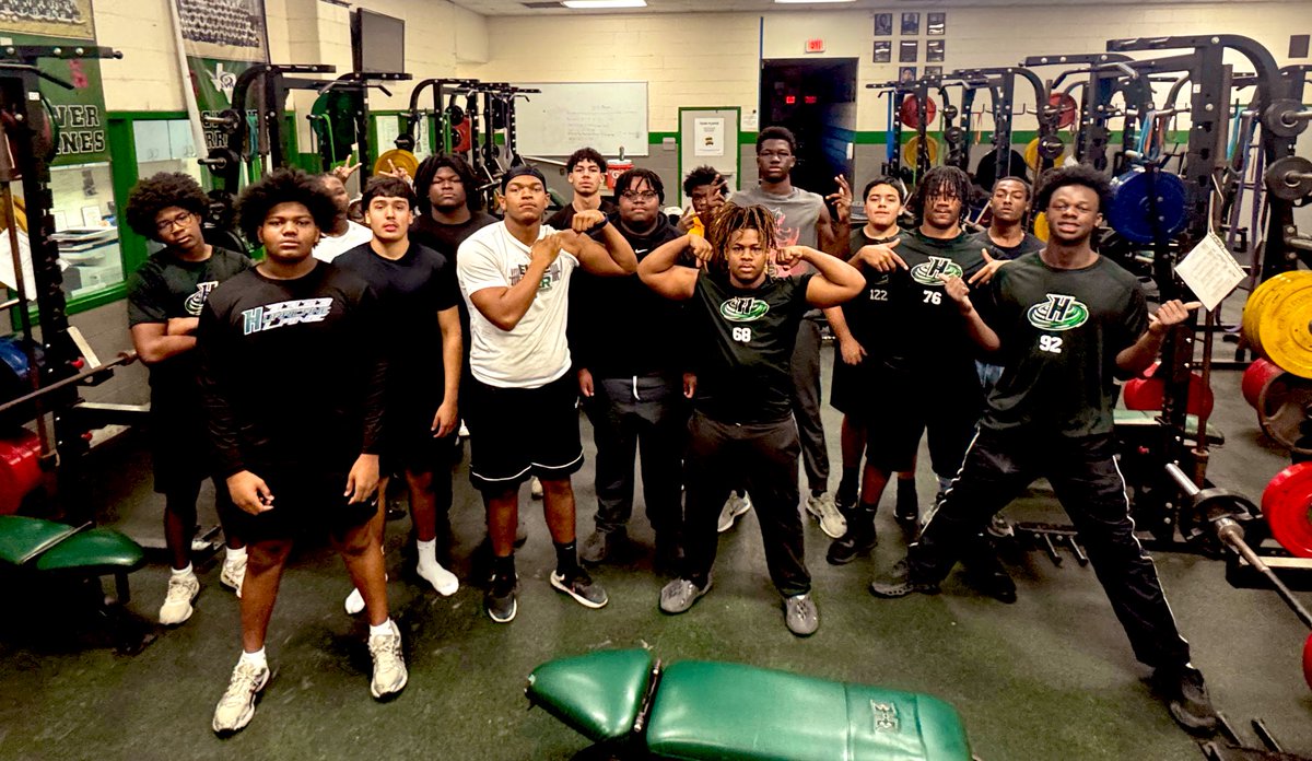 CoachTuck03's tweet photo. Friday morning group got better today. #BiggerFasterStrongerBetter #StormsBrewing #3333HurricaneLn https://t.co/44pmUuYyhl