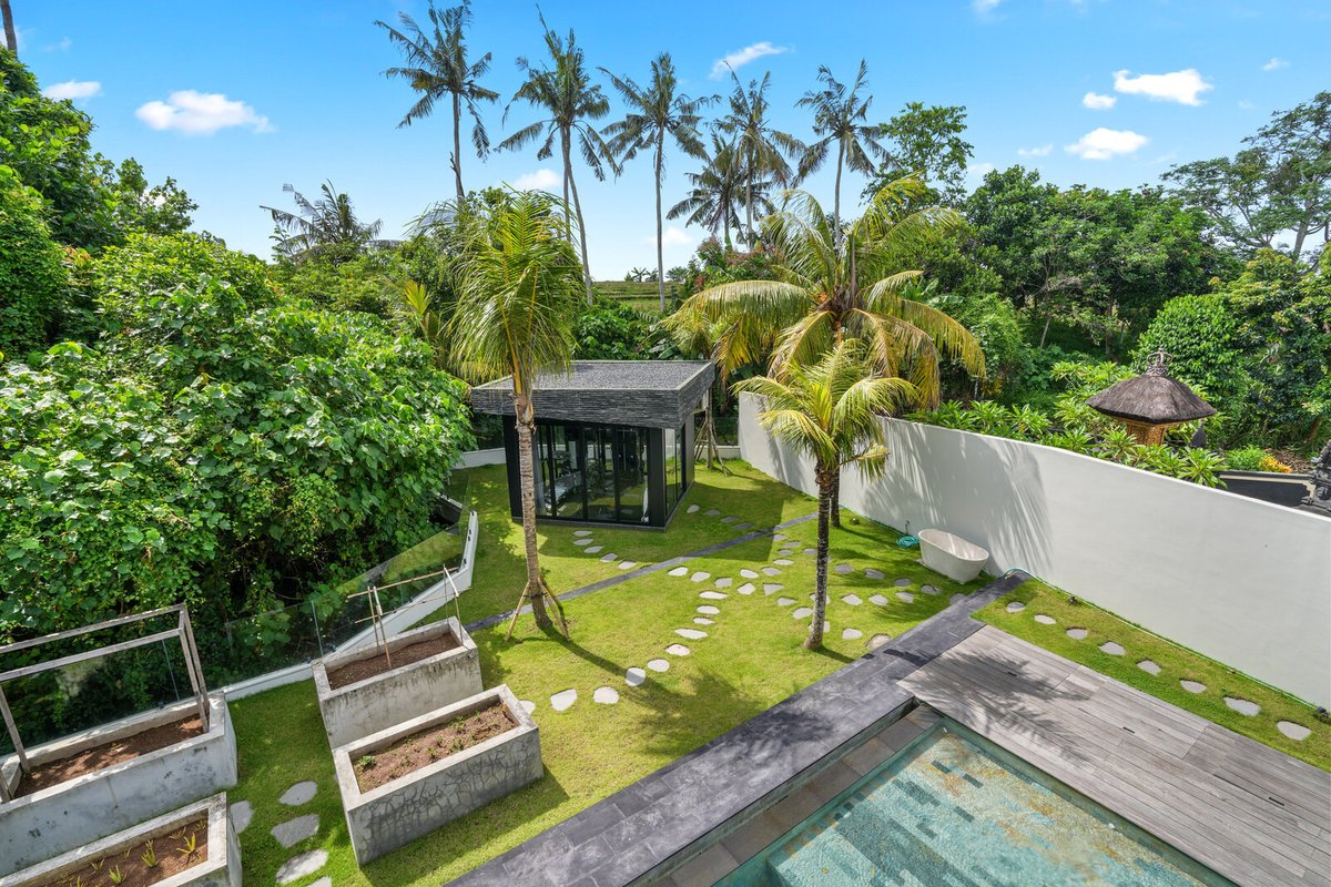 ClubPropertycom's tweet photo. CEMAGI, Casa Noir, A Modern 3-Bedroom Luxury Villa with Ocean & Rice Field Views USD 766,580 3 beds 2 baths 240 m² Property garage-spaces 3 https://t.co/DIddjYJzPI #BaliRealEstate #BaliProperty #BaliLiving #IndonesiaProperty
#ExploreBali #BaliReaProperty #LuxuryVillaBali #LuxuryRealEstate #DreamHomeBali #LuxuryLifestyle #BaliInvestment #RealEstateBali
#VillaForSaleBali #PassiveIncomeBali #LuxuryHomeForSale