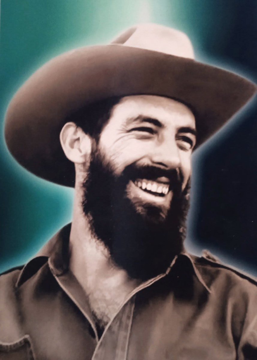 El pueblo de #Cuba rinde homenaje al Héroe de Yaguajay: Camilo Cienfuegos #CubaViveEnSuHistoria
#CamiloVive 
#ANAPCuba