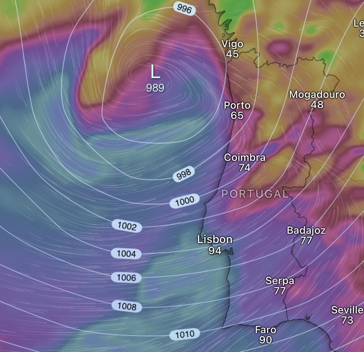 WXWatcher07's tweet image. ⚠️ ATTENTION: Do not underestimate Storm #Marta!

The Portuguese people are not being sufficiently warned about what’s coming. Recent model guidance has been adjusting to newer data and I expect Marta to continue intensifying up until landfall tomorrow. 

NOTE: I don’t expect…