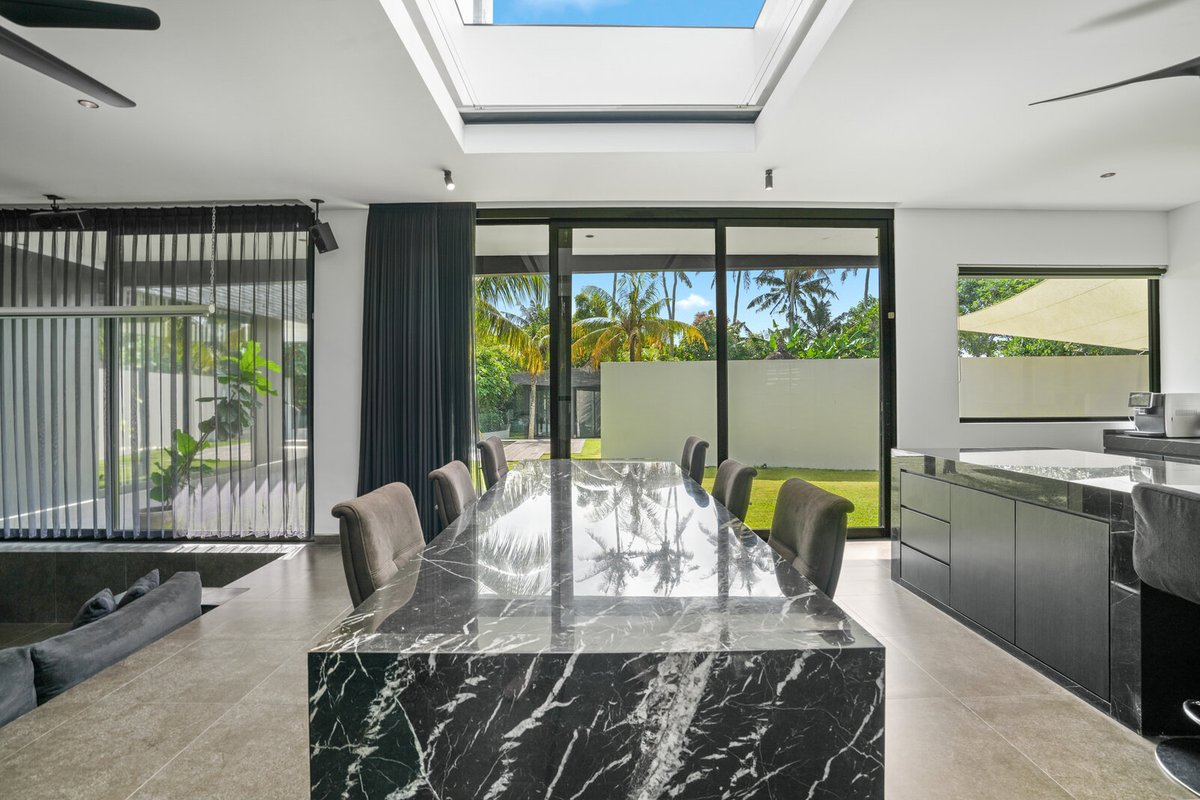 ClubPropertycom's tweet photo. CEMAGI, Casa Noir, A Modern 3-Bedroom Luxury Villa with Ocean & Rice Field Views USD 766,580 3 beds 2 baths 240 m² Property garage-spaces 3 https://t.co/DIddjYJzPI #BaliRealEstate #BaliProperty #BaliLiving #IndonesiaProperty
#ExploreBali #BaliReaProperty #LuxuryVillaBali #LuxuryRealEstate #DreamHomeBali #LuxuryLifestyle #BaliInvestment #RealEstateBali
#VillaForSaleBali #PassiveIncomeBali #LuxuryHomeForSale