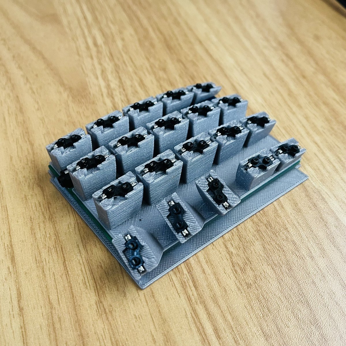 今回の天キーに持っていくのは3Dレイアウトのキーボードです。以前、モックアップを展示しましたが、今回は動きます。中の構造に工夫があります。 #天キー