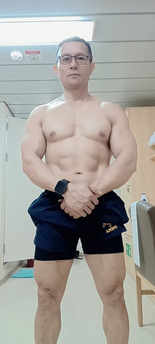 hotdad3377's tweet image. Hot @52😅