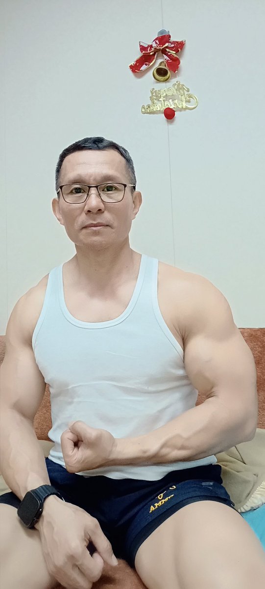 hotdad3377's tweet image. Hot @52😅