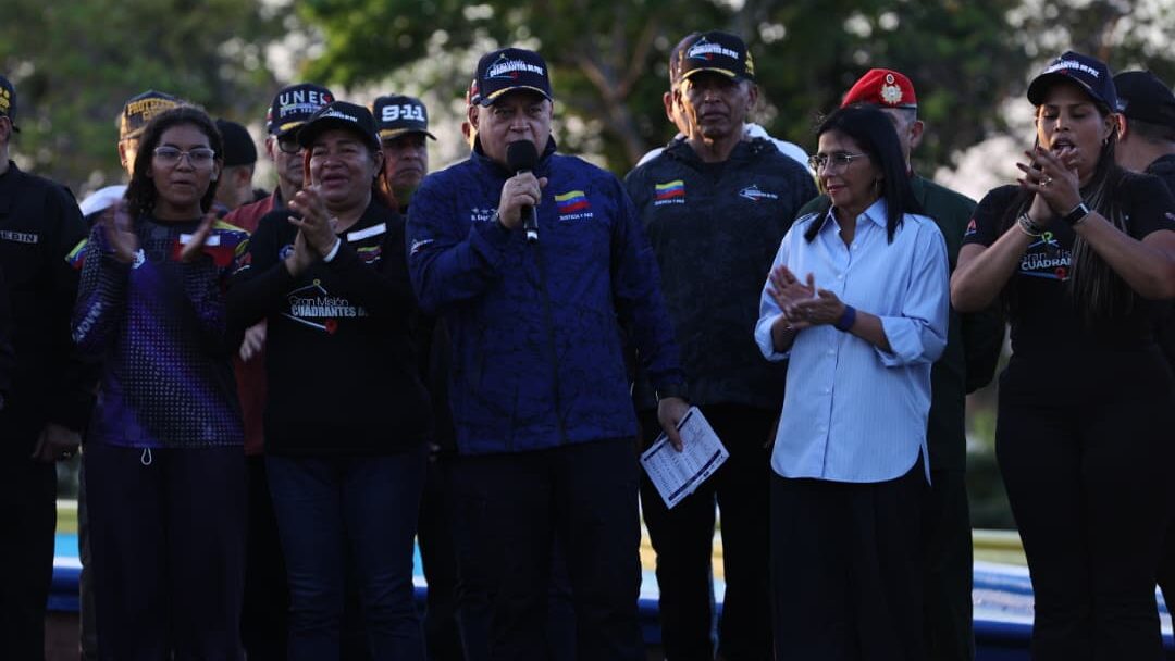 morela_arocha's tweet image. @dcabellor hizo entrega de  flota de 563 unidades para fortalecimiento de Cuadrantes de #Paz de Bolívar y la Guayana Esequiba, "Cada circuito #comunal recibirá dos unidades motorizadas, de modo que esa base de operaciones tendrá una patrulla y ocho #motos"  informó. 
#sstvi9