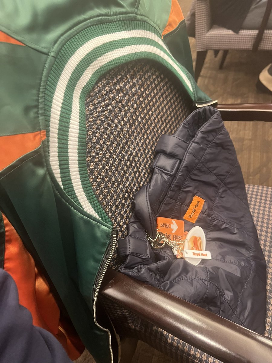 Ap_Shima79's tweet photo. 飾らない自分も、
気取り屋な自分も、
はちゃめちゃでわんぱくな自分も、
時には慎ましくおしとやかな自分だって。
その全てを大きな懐で受け止めてくれる、
マジで海。母なる。
日常の中にあるちょびっとの非日常。
手の届く贅沢。
島は、#ロイヤルホスト みたいな役者に
なりたいと思いました。 https://t.co/ehyoldPCpa