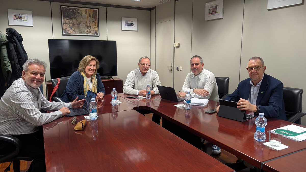 Hoy hemos tenido el placer de recibir en nuestra comunidad a Carmen Laucirica, presidenta, y Enrique Galván, director de <a href="/Plenainclusion/">🍀 Plena inclusión</a>, que se han reunido con nuestro presidente, Ángel Goñi y David Pérez, gerente. ¡Gracias por vuestra visita! 💚