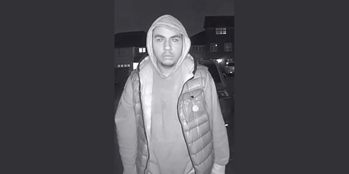 We are appealing for help us identify the man in this image in relation to enquiries into an incident where counterfeit money was used in a purchase.

Fake £20 notes were used to buy a laptop from a property in Downend on Wednesday 21 January.

Read more orlo.uk/rMb1O