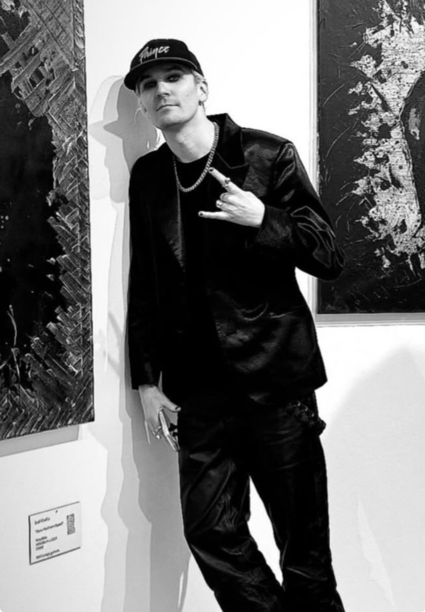 I don’t know why but my heart skipped a beat looking at him 🙃