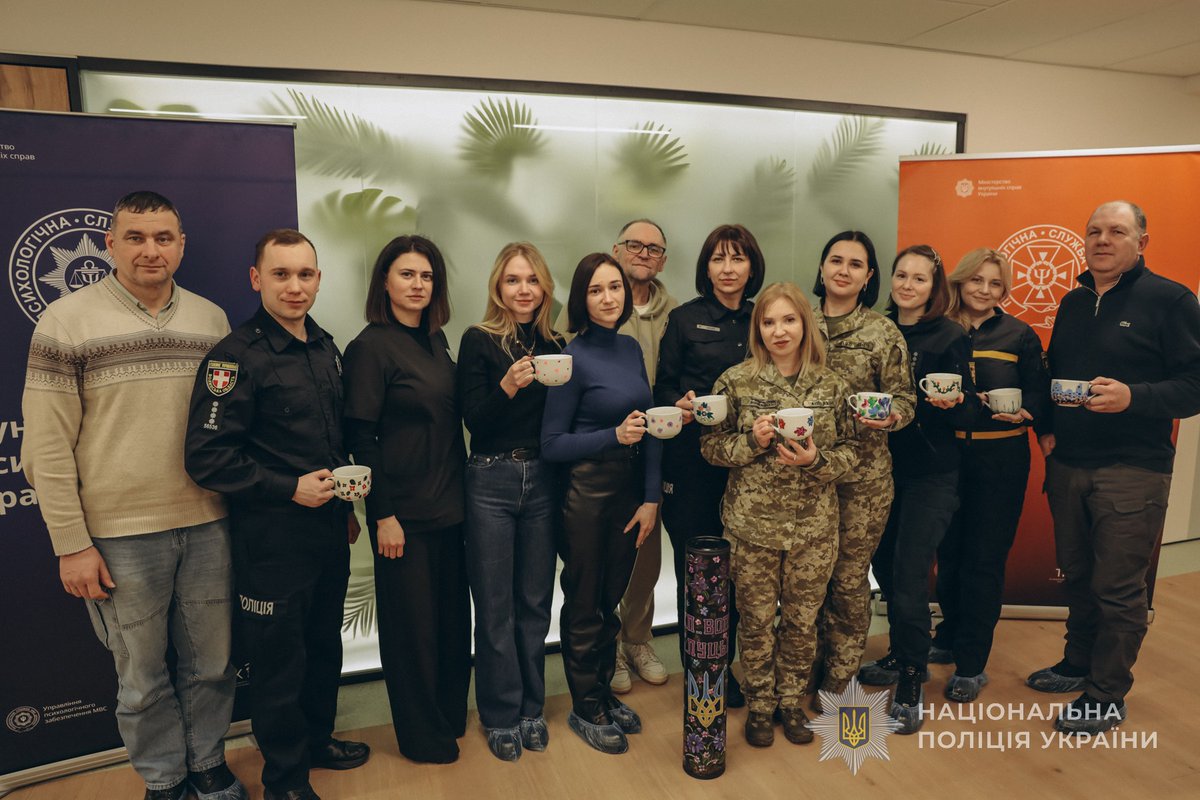 Для фахівців безпекових та силових структур, які працюють з ветеранами, провели арт-терапевтичну сесію з відновлення ресурсів📷

Деталі📷: bit.ly/4ajdYX0

#поліція #Волинь #ветеранська_політика