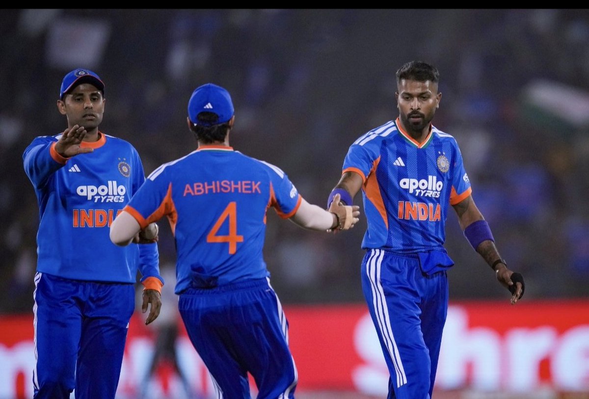 🚨 India's playing xi for the first game against USA in T20 World Cup 🚨

Abhishek, Samson, Ishan, Surya, Hardik, Dubey, Rinku, Axar, Varun, Arshadeep,Bumrah 

Surya said Sanju Samson is playing 1st game of T20 World Cup 
#T20WorldCup