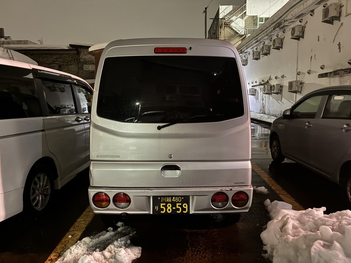 違法駐車の話しなんだけどさ
やっぱり納得いかんのよね。

うちは契約してる、つまりお金を支払って借りてる場所に無断で停めるというのは、これ窃盗と同じじゃないのか？