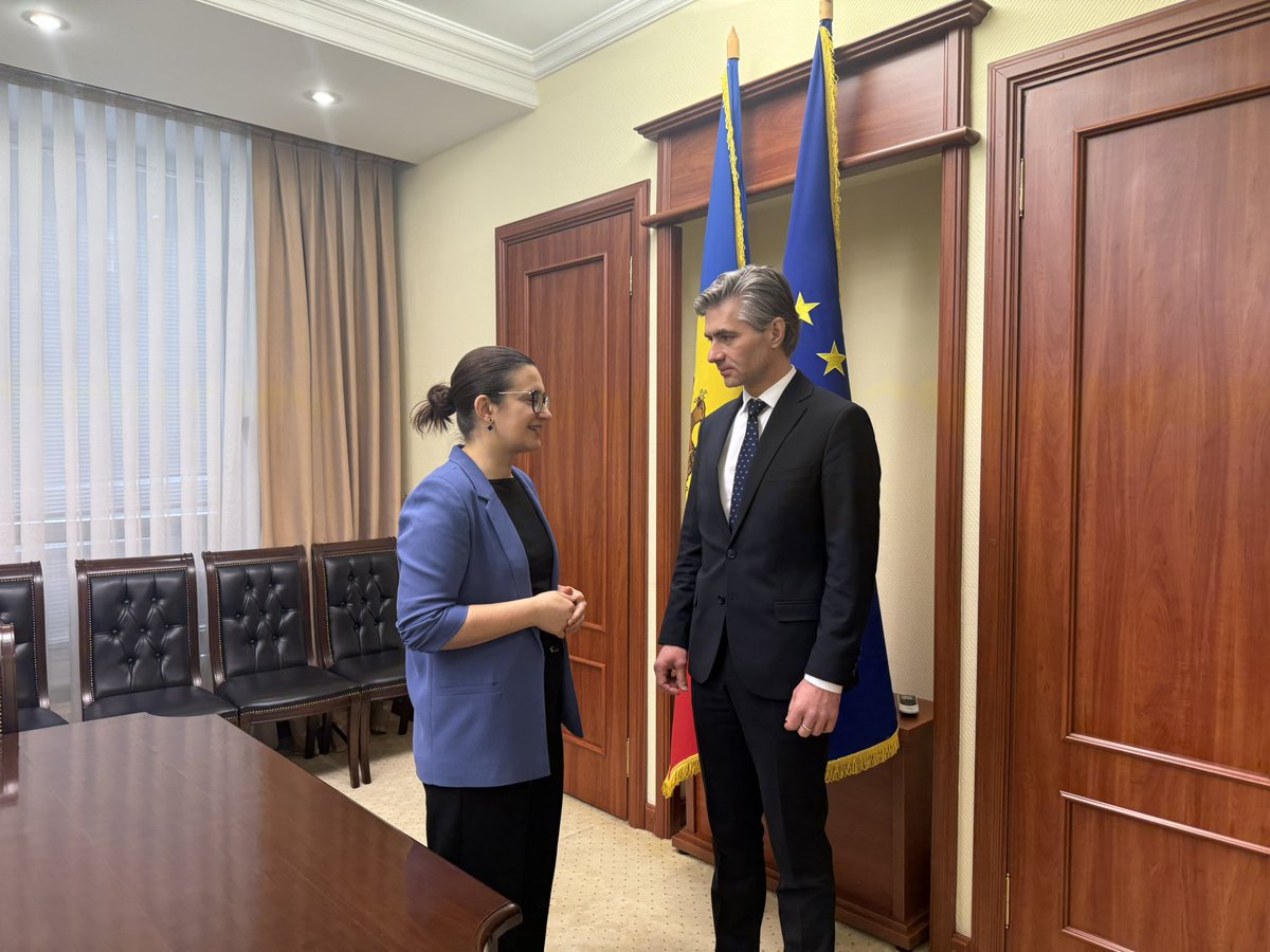 BudrysKestutis's tweet image. 🇱🇹🇲🇩Had a meeting with 🇲🇩 Prime Minister Alexandru Munteanu and Deputy Prime Minister for #European Integration Cristina Gherasimova to discuss Lithuania’s support for #Moldova’s #EU membership aspirations.

We must seize the momentum and the current window of opportunity to