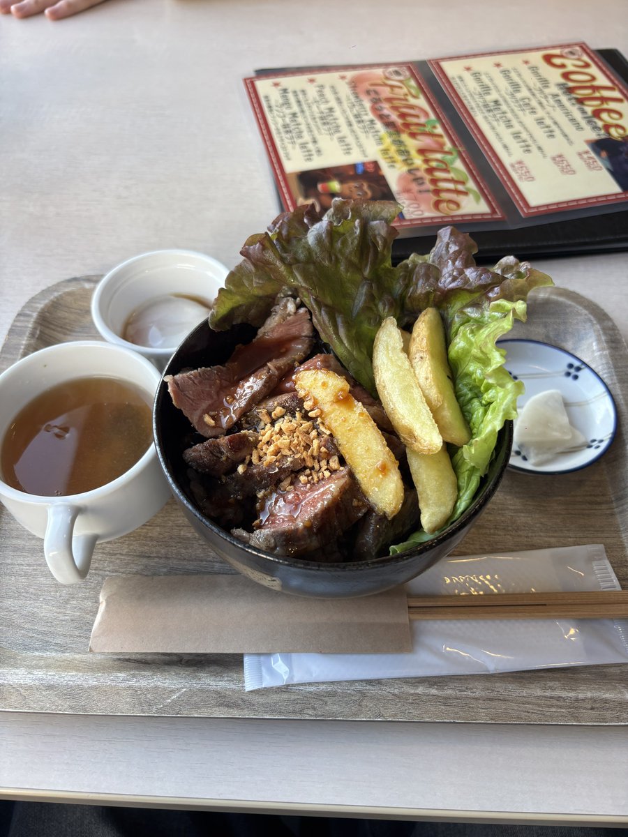 しおんです tweet media