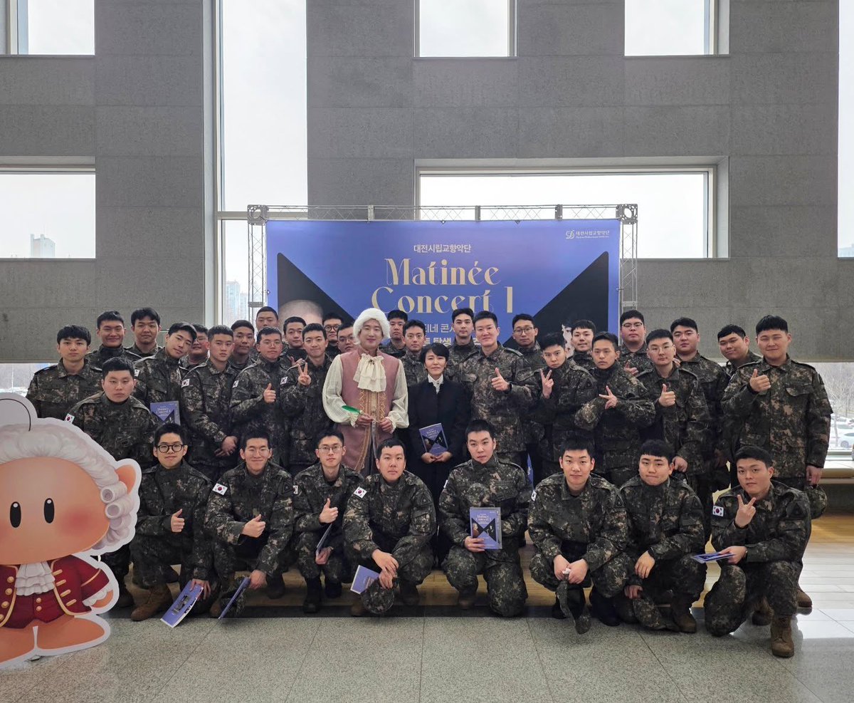 อูซอกและกองดุริยางค์ทหารบกกองบัญชาการเข้าร่วมชมการแสดงคอนเสิร์ต Matinée Concert ที่เมืองแทจอน
🔗instagram.com/p/DUaf66bE0Ha/…
#KIMWOOSEOK #김우석 <a href="/KWS_BLITZWAY/">KIM WOO SEOK official</a>