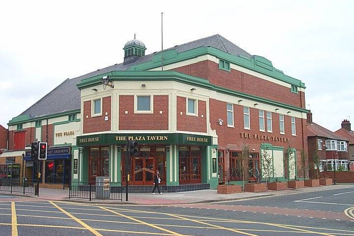 TyneSnapper's tweet photo. #Fenham #NewcastleUponTyne Back in the past - The Plaza Tavern on West Road, Newcastle upon Tyne. Wetherspoon's pub converted from the former Plaza Cinema which opened on this day 6th February 1928. Been closed for years now and in a bit of a state. https://t.co/YhJIlcSSKm
