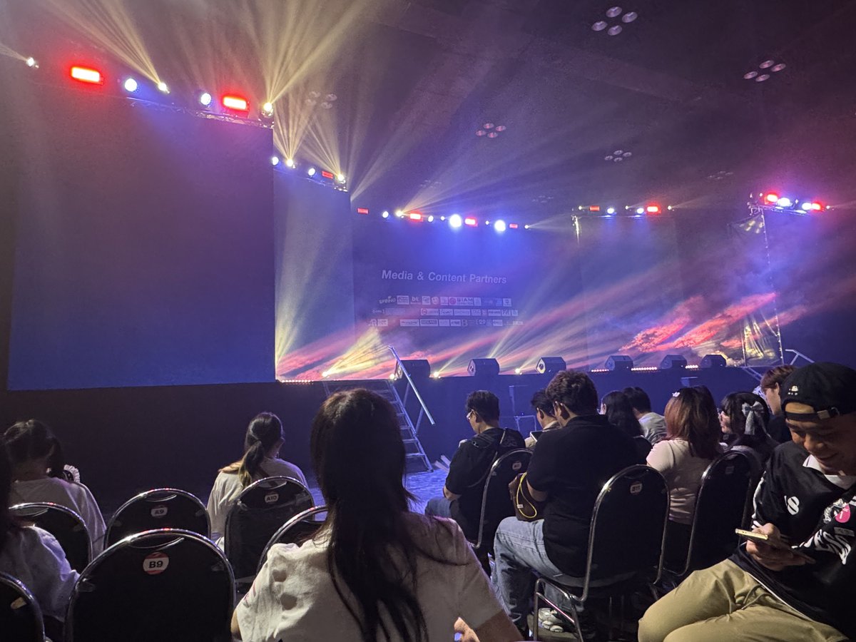 #TheABCHour
この曲観れて元とれた。と言うコラボのオンパレード。

AxB
『まさかのConfession』
愛月xJanry の共演に感涙。

AxC
『ได้(ด้าย)ไหม』
え？AKBこれ踊るの⁈

ABC
『Oh my pumpkin!』
『RUMER』
前代未聞の3組合同の迫力たるや。

#AKB48 #BNK48 #CGM48