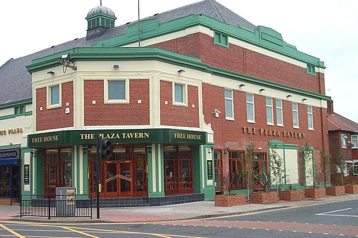 TyneSnapper's tweet photo. #Fenham #NewcastleUponTyne Back in the past - The Plaza Tavern on West Road, Newcastle upon Tyne. Wetherspoon's pub converted from the former Plaza Cinema which opened on this day 6th February 1928. Been closed for years now and in a bit of a state. https://t.co/YhJIlcSSKm