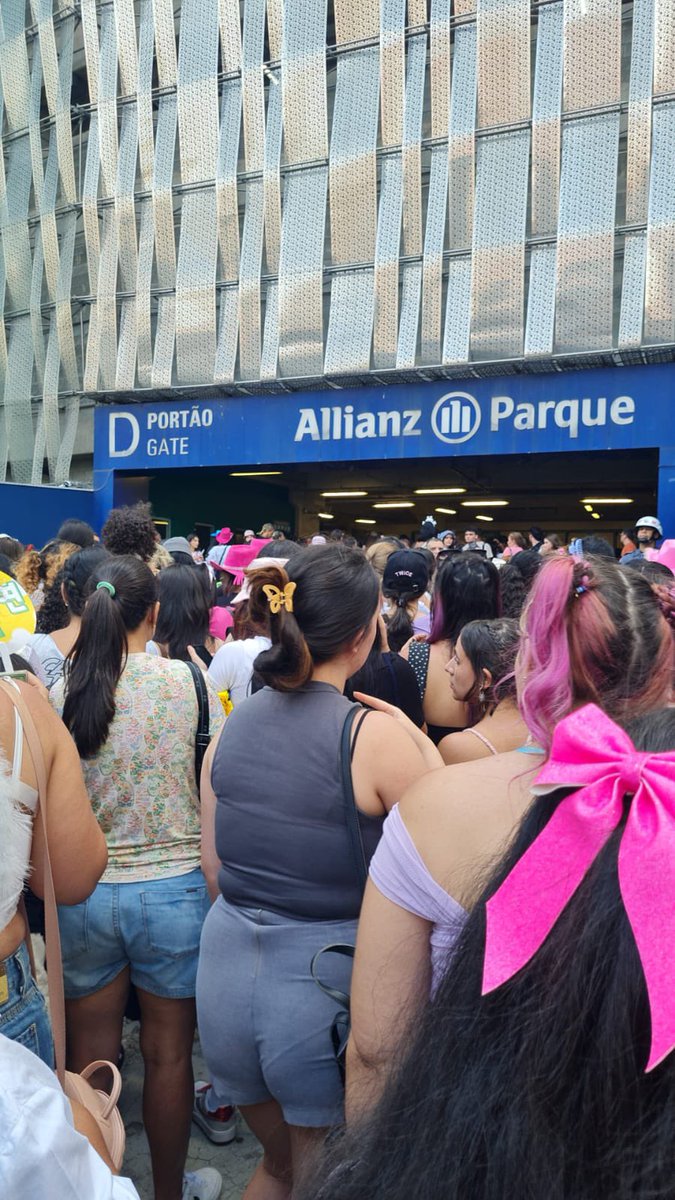 _alaurette's tweet photo. Quando é dia 6 de fevereiro mas não ESSE 6 de fevereiro https://t.co/Iq5WFIoAdO