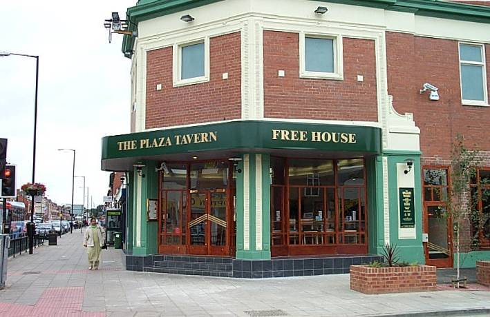 TyneSnapper's tweet photo. #Fenham #NewcastleUponTyne Back in the past - The Plaza Tavern on West Road, Newcastle upon Tyne. Wetherspoon's pub converted from the former Plaza Cinema which opened on this day 6th February 1928. Been closed for years now and in a bit of a state. https://t.co/YhJIlcSSKm