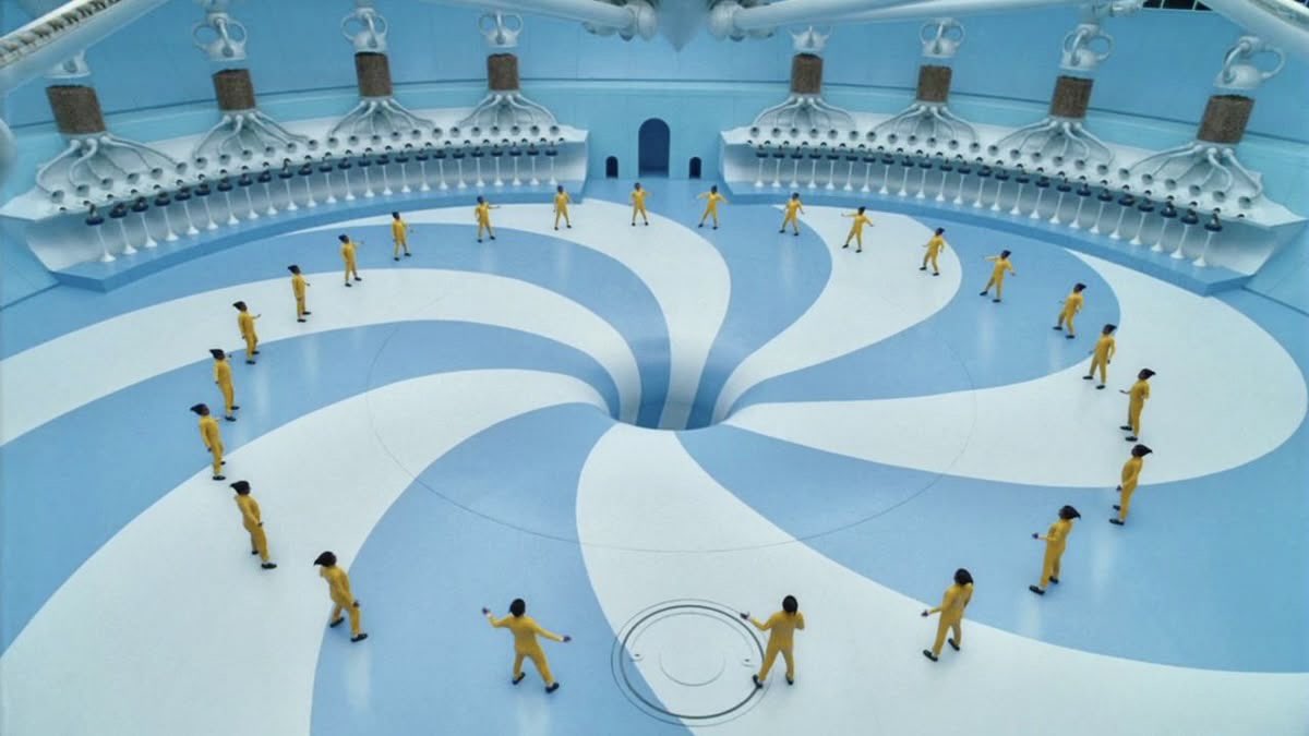 チャーリーとチョコレート工場見てたらこのシーンで帰ってきたお父さんが「お、オリンピックの開会式始まったんか」って言ってきてお腹ちぎれたwwwwwwwww