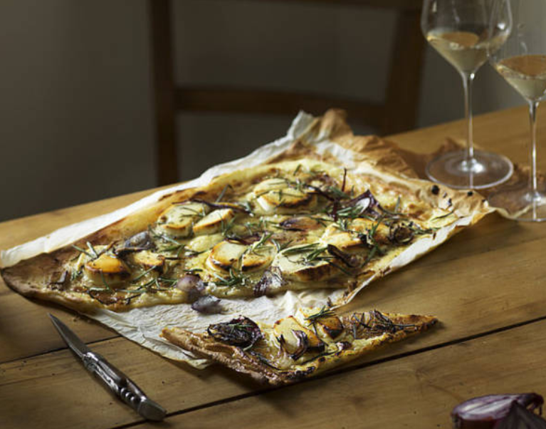Flammkuchen mit Ziegenkäse. Neu auf Tunesische Olivenöl. Lesen Sie es Hier: tunesischeolivenol.blogspot.com/2026/02/flammk…