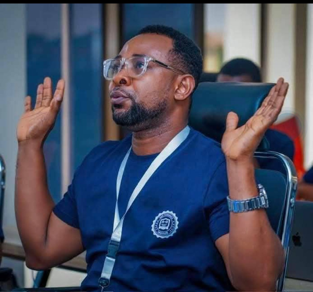 sowore's tweet photo. I spent four days at Kuje Prison in October 2025 after I was arrested and charged by the illegal Inspector-General of Police, Kayode Egbetokun, for leading the historic #FreeNnamdiKanuNow protest.

Ironically, I was not initially arrested when police swooped on Mazi Nnamdi Kanu’s lawyer, Barrister @AloyEjimakor , his brother, Prince Kanu, a priest, and several others, who had peacefully honoured the call for the protest. In fact, after their arrest, I even visited them at the FCT Police Command in an effort to secure their bail.

But everything changed when Egbetokun became infuriated following a @SaharaReporters exposé revealing an embarrassing secret, how Pastor Jerry Uchechukwu Eze @realjerryeze had visited him inside his office, and was reportedly forced to delete a photo he uploaded showing himself with Egbetokun and "ACP" Bukola Kuti, the IGP’s Personal Staff Officer  (PSO 3), and his personal Secretary, who were all at the centre of a major promotion scandal.

As I was being led into detention by CSP Ilyasu Barau at the Anti-Vice Section of the FCT Command, he repeatedly swore that if I stopped calling Egbetokun an “illegal IGP” and stopped exposing his questionable relationships and dalliances with staff, the “war” would end immediately. My lawyer, @TopeTemokun, was in the car with us and witnessed the entire incident.

That is a story for another day.

Eventually, after a Magistrate granted us bail on Friday, the Magistrate was abruptly sent away. Then, in a shocking twist, CSP Barau physically attacked me in order to forcefully remand me in custody while our bail application was already concluded and ensure I was taken to prison, right within the court premises in Kuje 

When I finally arrived at Kuje Prison and settled in, I encountered a man named Jesam Michael, who had been involved in a massive Ponzi scheme that allegedly scammed thousands of Nigerians.

What he told me was both astonishing and revealing.

Jesam claimed that IGP Egbetokun personally provided him with an office inside the Nigeria Police Force @policeng Headquarters, where he operated freely.  
According to him, he “served” and supported police officers and had an entire police unit at his beck and call. With this unit, he allegedly arrested his victims and sent them to prison on cyberstalking charges simply because they demanded refunds for their stolen money.

Even more disturbing, Jesam alleged that his properties were shared among senior police officers. I later learnt that DIG Dasuki Galandanchi (now retired), who he said collected ₦250 million to ensure that the victims of the Ponzi scheme were silenced and prevented from seeking justice.

Jesam, who was given police protection throughout his schemes, also revealed that he dated the female police officer assigned to investigate his fraudulent scheme, an affair he said ultimately contributed to his downfall. The only reason Jesam is in Kuje prison was because the Economic and Financial Crimes Commission took over his case.

I am saying all of this to make it clear that Nigeria does not technically have an Inspector-General of the Nigeria Police Force, even as someone acting in an illegal capacity, you would expect a bit of honor attached to the office.

What we have instead is a mercenary, an enforcer serving the corrupt, the deadly, and the cruel political, business, and criminal class.

And here is Kayode Egbetokun in a cozy photograph with the so-called “Prince of Dubai,” Nzube Ikeji who has been accused of scamming a Romanian woman of over $2.5 million.