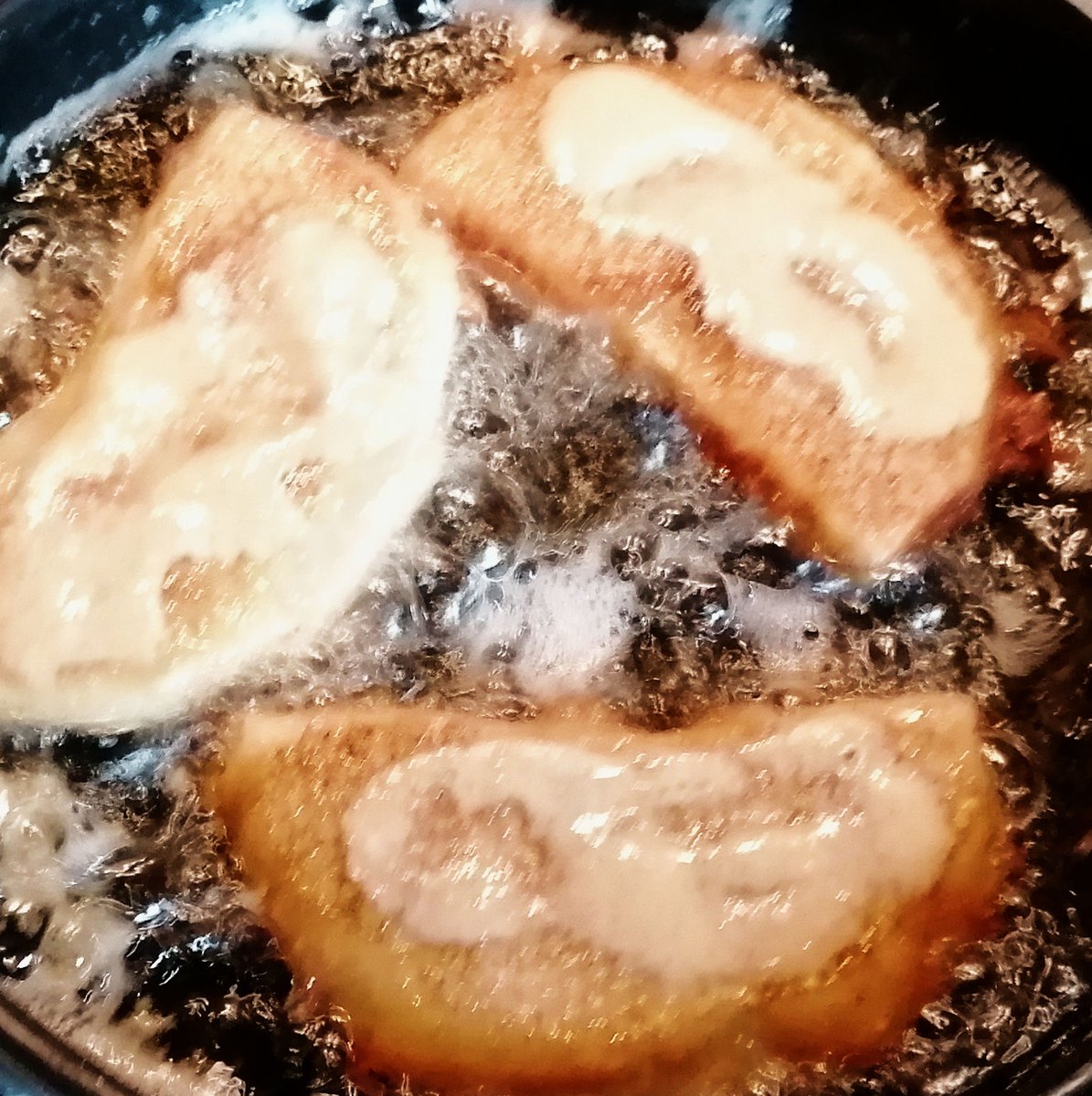 MikeKocht's tweet photo. "Schnitzel" heute einmal ganz OHNE Fleisch! #Sellerie im Backteig Dazu einen ganz klassischen #Erdäpfelsalat ( #Kartoffelsalat ) - warm mariniert besonders gut
https://t.co/0SDkubYdjn https://t.co/KT3uLI6kYy