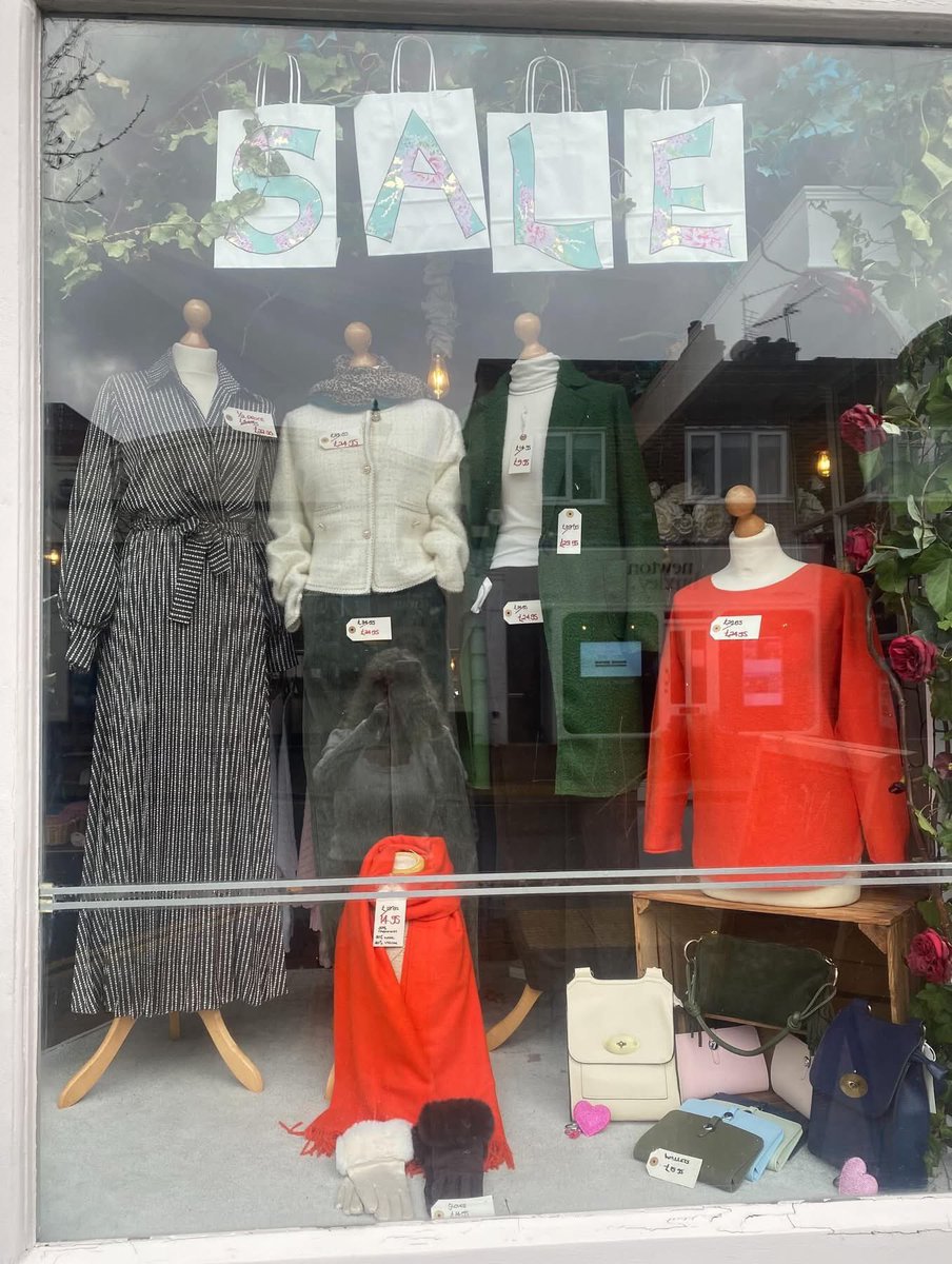 We’re getting to the end of sale phase, you know the time when it’s all last pieces. 

However that’s often when you find the perfect thing. Obviously there’s a bit of luck involved but you never know…

#sale #bargains #lastone #luck #green