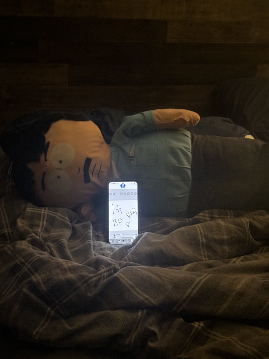 tokitaffy's tweet image. fiancee said “get out of bed and i’ll pose randy for when u come back” 😭🩷