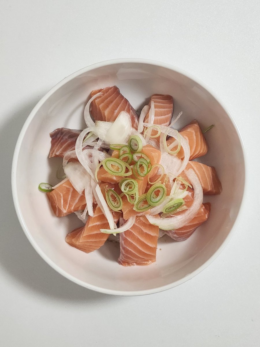 #쿠우밥
내가 만든 연어덮밥
연어가 정말 좋다 ..