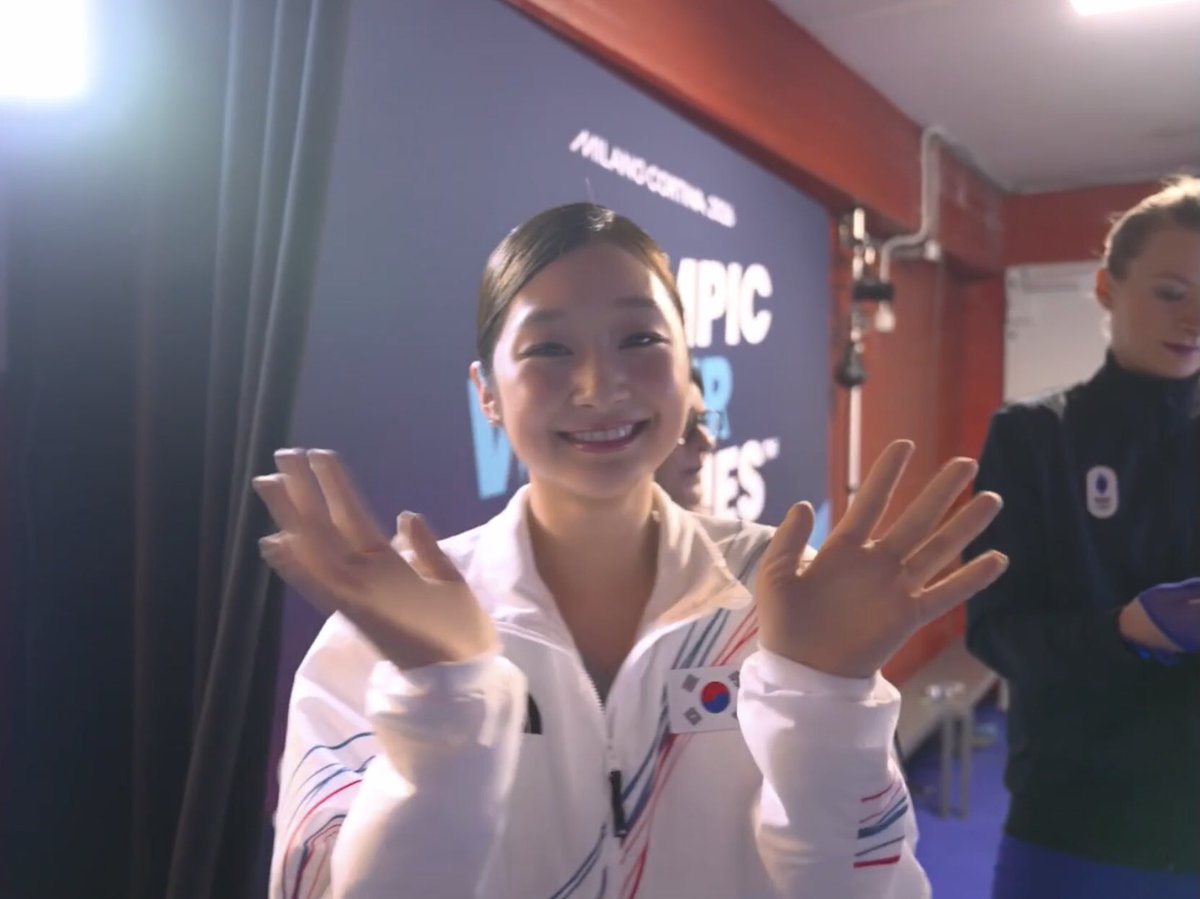 단체전 여자싱글 쇼트프로그램 웜업 전 백스테이지 #신지아 

카메라를 향해 환하게 웃던 지아의 모습을 보고난 후, 긴장은 잠시 내려두고 안심할 수 있었다😌 지아 수고했어🫳🏼🫳🏼