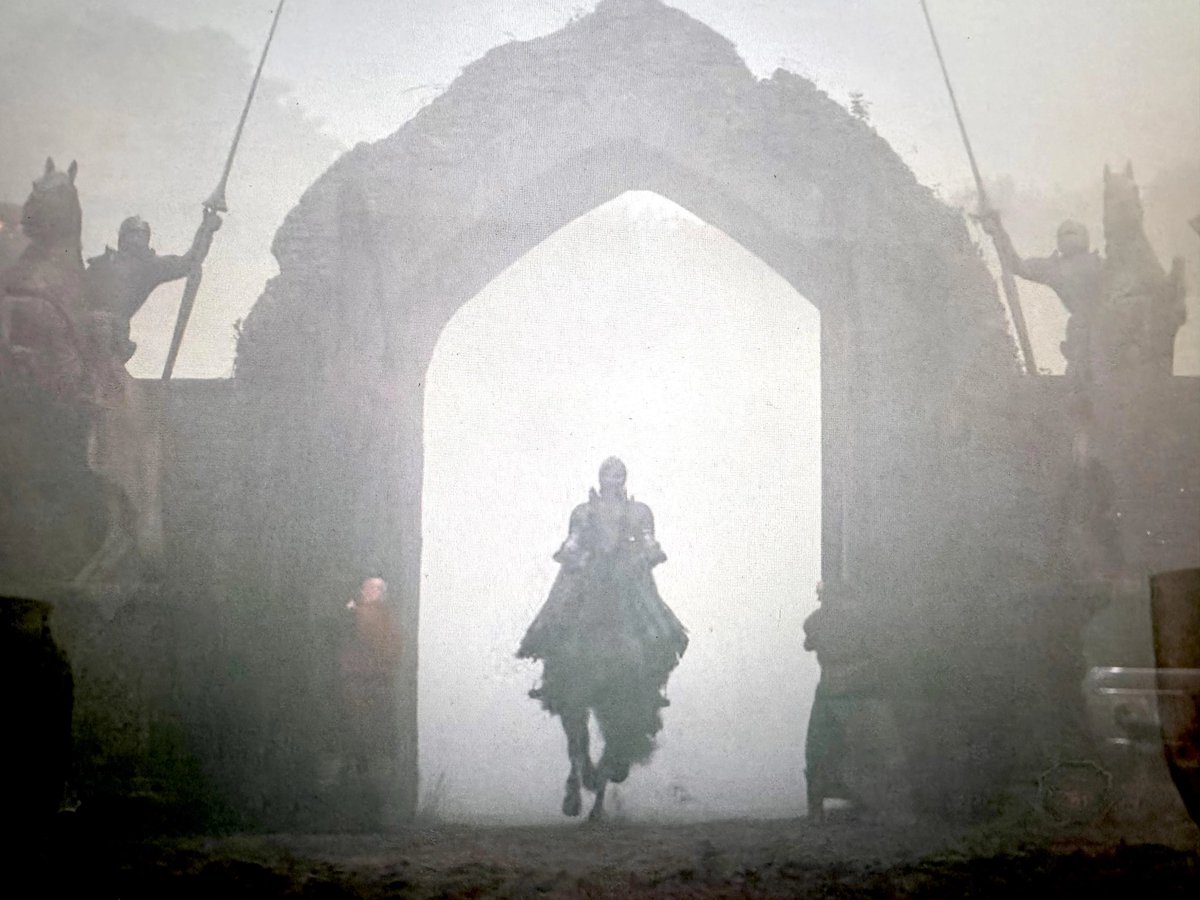 LordSnow's tweet image. Peak Targaryen aura 🔥