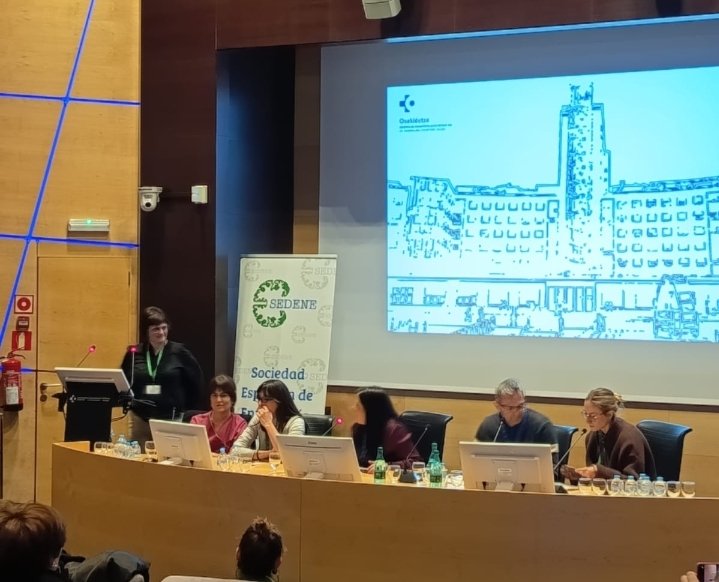 sedenered's tweet photo. Mesa 2. Avanzando en el cuidado neurológico: ¿hacia dónde vamos?
Nuevos paradigmas en demencias, voluntades anticipadas en ELA, atención integral en epilepsia y rehabilitación postictus. Decidir mejor para cuidar mejor.
#SEDENE #EnfermeríaNeurológica #CuidadosNeurológicos https://t.co/0zKVxV4OuM
