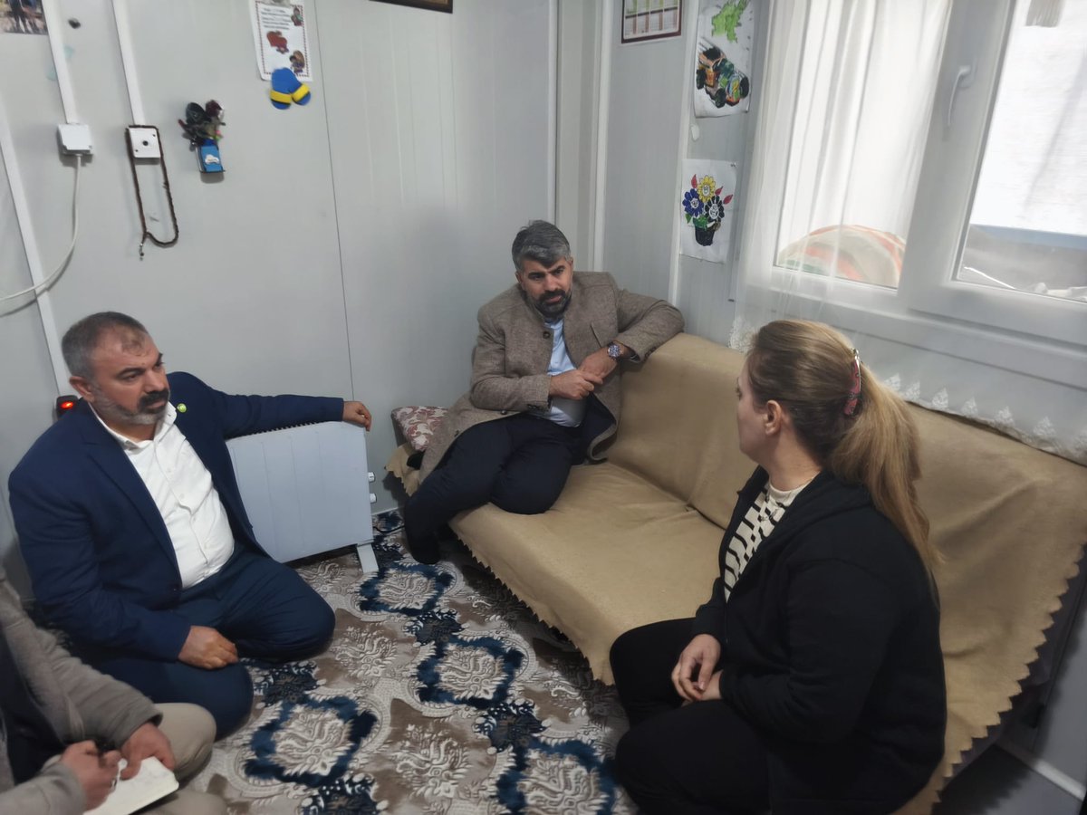 Mersin Milletvekilimiz Sayın <a href="/FarukDinc_/">Faruk Dinç</a> ve beraberindeki heyet, konteyner kentte 6 Şubat depremlerinde aile fertlerini kaybeden vatandaşlarımızı ziyaret etti.

Depremde hayatını kaybeden tüm vatandaşlarımıza Allah’tan rahmet, yakınlarına sabır diliyoruz.

#6subat2023
#6subat