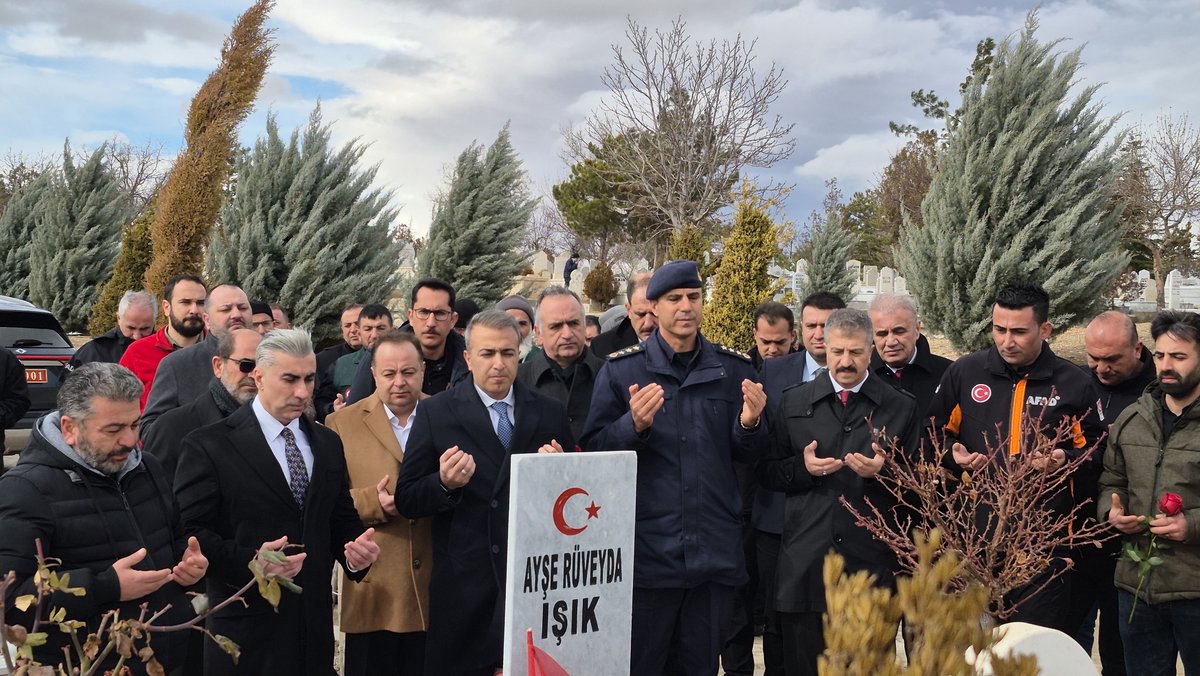afad_karaman's tweet photo. Kahramanmaraş merkezli 6 Şubat depremlerinin 3. yıl dönümü dolayısıyla, hayatını kaybeden vatandaşlarımız için Valimiz Sayın Hayrettin Çiçek'in katılımıyla anma programı düzenlendi. 
6 Şubat depremlerinde hayatını kaybeden vatandaşlarımıza Allahtan rahmet dileriz.
#6subat 
#AFAD https://t.co/6Qrlcv48Em