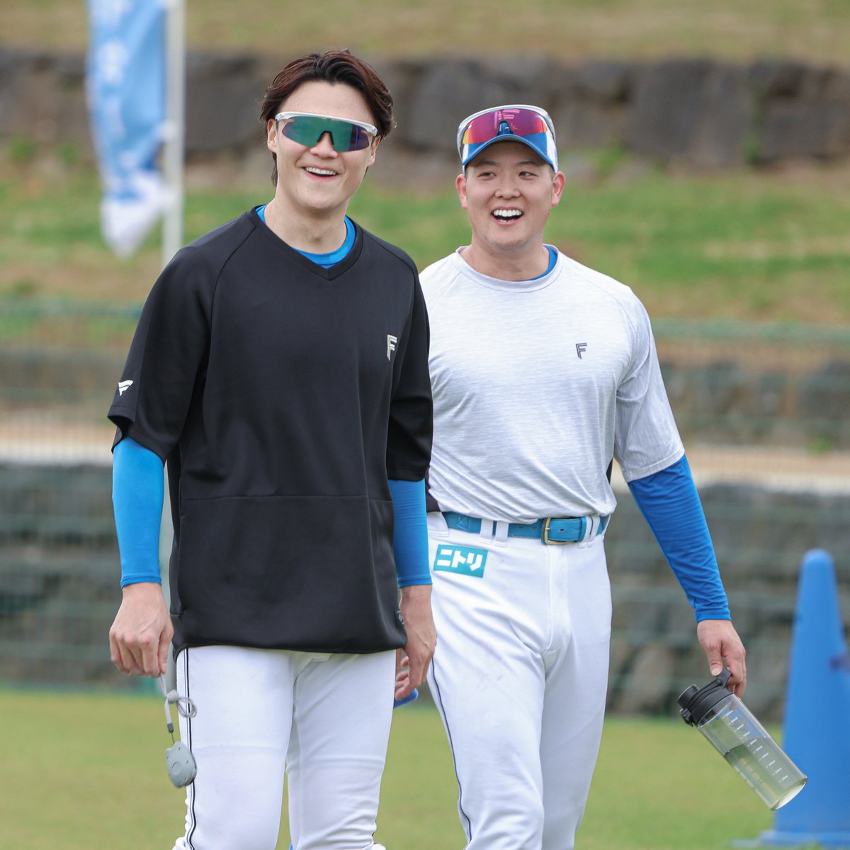 _11_63's tweet photo. さちゆき今日も仲良し🌟
#山﨑福也 選手
#齋藤友貴哉 選手
#lovefighters https://t.co/jvwhIeVvzx