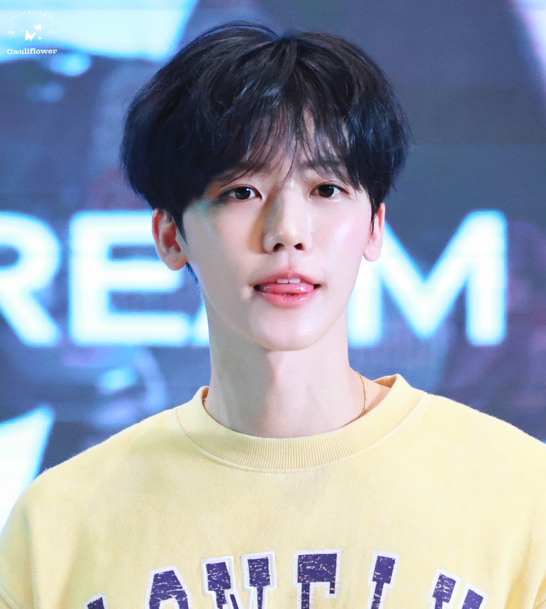 Back to 2016이 올해 트렌드라더니
얼굴까지 2016년으로 돌아가면 어떡해