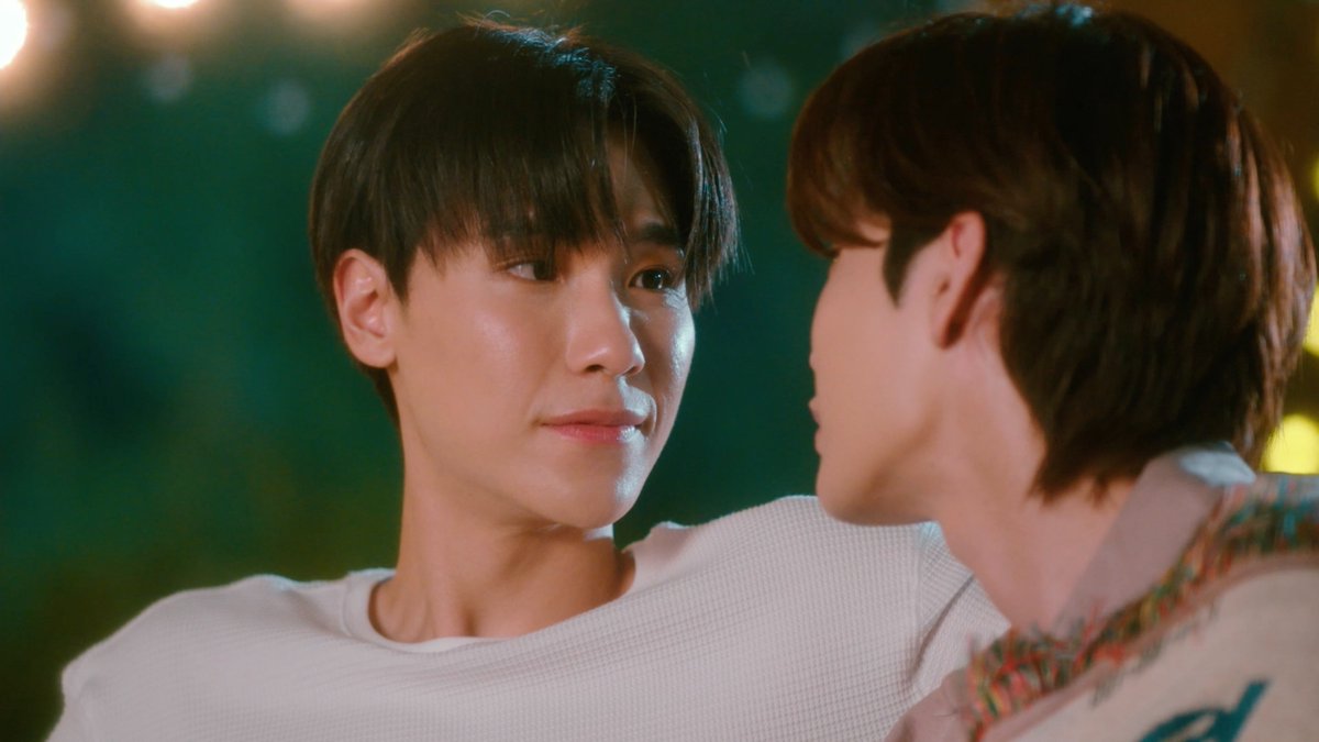 GMMTV's tweet image. คริสต์มาสปีนั้นอบอุ่นจริง #MelodyOfSecretsEP9

@jnnrrs @Markjrtn