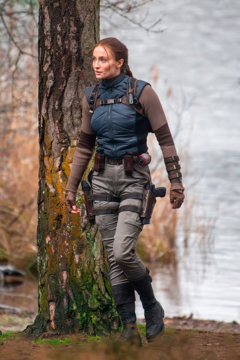 universocroft's tweet photo. Mais imagens de SOPHIE TURNER nas gravações de TOMB RAIDER para a PRIME VIDEO!

Via: The Sun e Click News and Media https://t.co/XufJL6Hglv