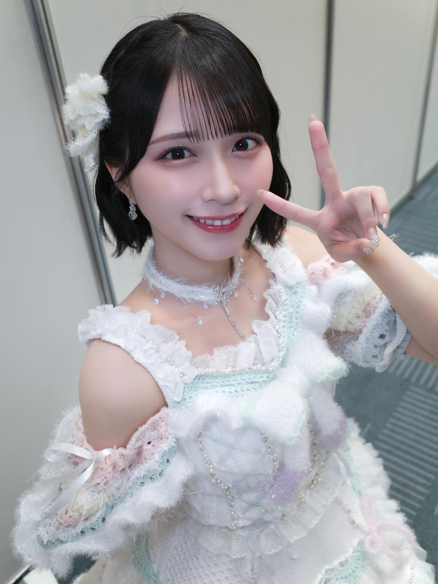 maika_sasaki_ インスタグラム】 ニット衣装🧶 髪飾りや、靴下まで毛糸